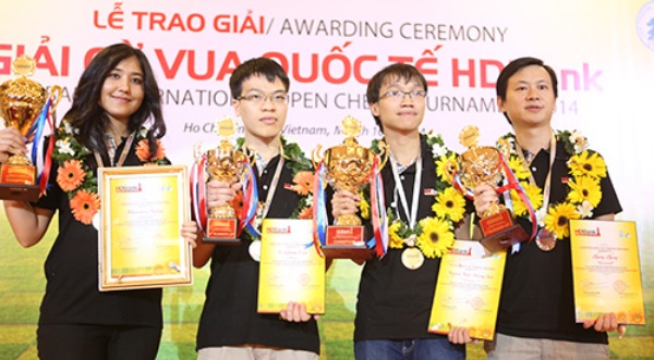 Trường Sơn: 'Bạn gái là động lực giúp tôi vô địch'